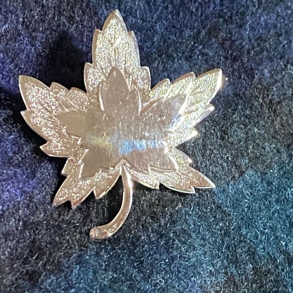 Monet Silver Maple Leaf Pin Brooch - Picture 3 of 10